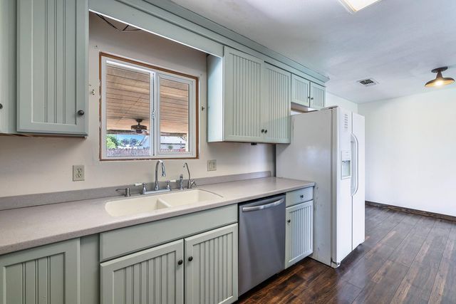 125 E Deodar Lane, Lemoore, CA 93245