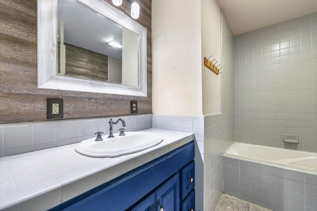 125 E Deodar Lane, Lemoore, CA 93245