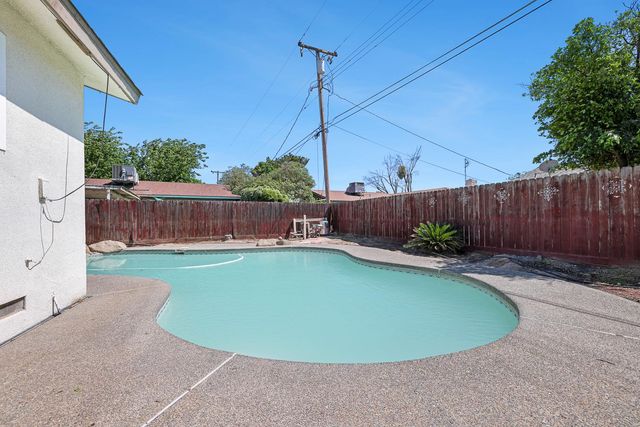 125 E Deodar Lane, Lemoore, CA 93245