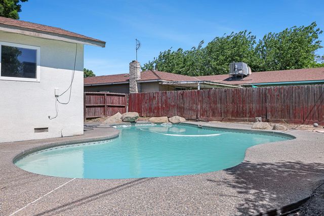 125 E Deodar Lane, Lemoore, CA 93245