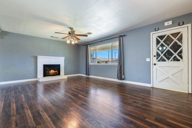 125 E Deodar Lane, Lemoore, CA 93245