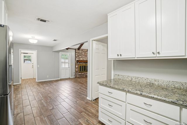 6106 Vance Jackson Rd Apt 42, San Antonio, TX 78230