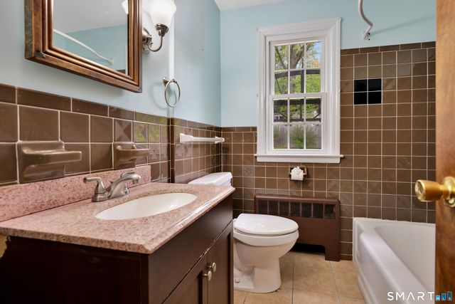 8 Stage Coach Road, Bristol, CT 06010