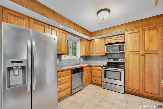 8 Stage Coach Road, Bristol, CT 06010