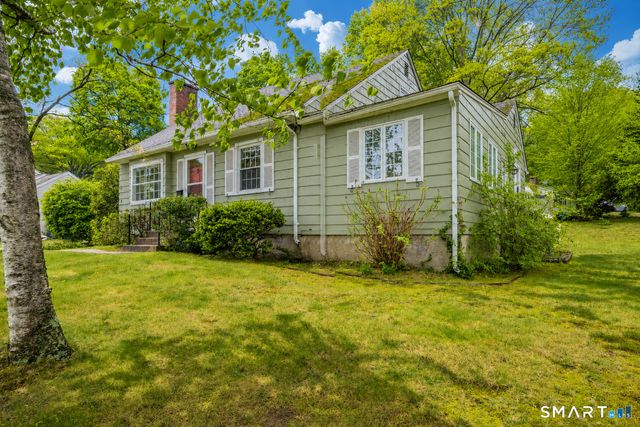 8 Stage Coach Road, Bristol, CT 06010