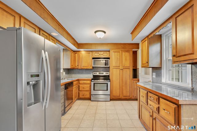 8 Stage Coach Road, Bristol, CT 06010