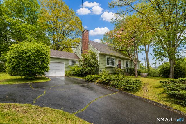 8 Stage Coach Road, Bristol, CT 06010