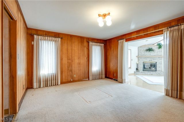 1196 N Skyline Drive, Seven Hills, OH 44131