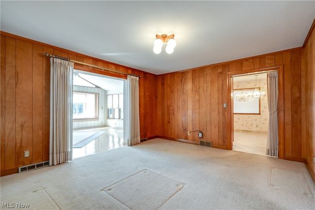 1196 N Skyline Drive, Seven Hills, OH 44131