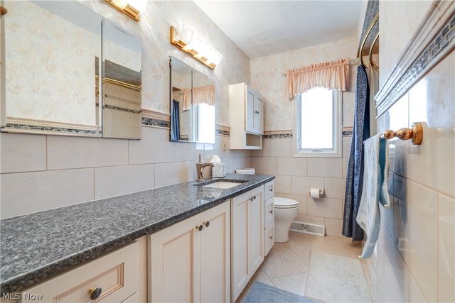 1196 N Skyline Drive, Seven Hills, OH 44131