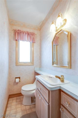 1196 N Skyline Drive, Seven Hills, OH 44131