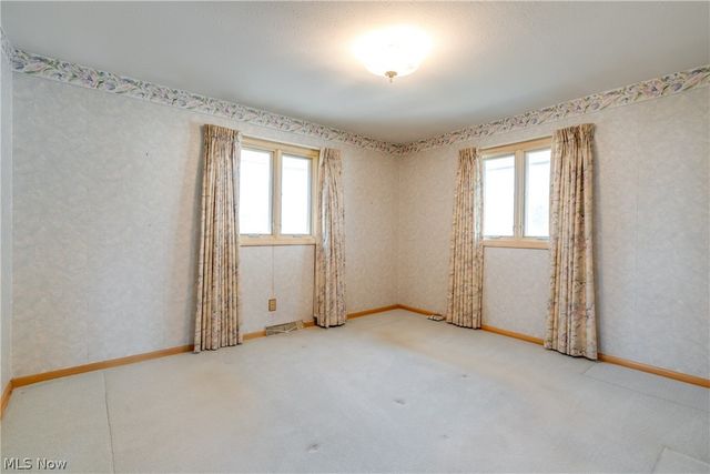 1196 N Skyline Drive, Seven Hills, OH 44131