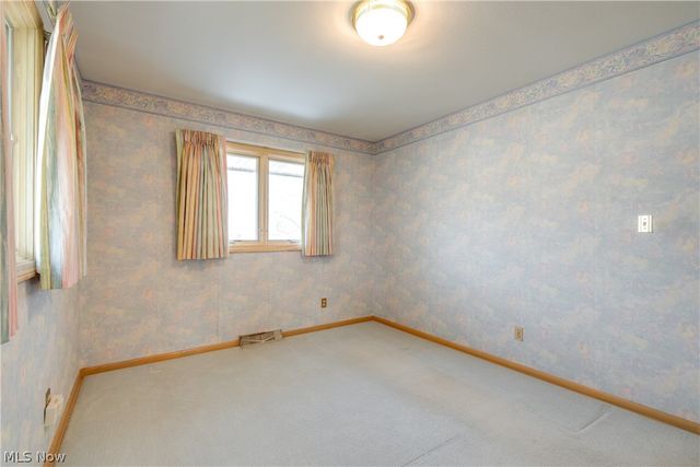 1196 N Skyline Drive, Seven Hills, OH 44131