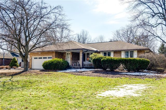 1196 N Skyline Drive, Seven Hills, OH 44131
