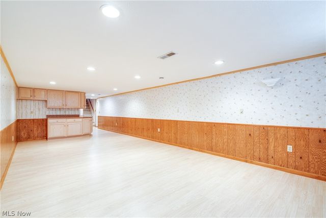 1196 N Skyline Drive, Seven Hills, OH 44131