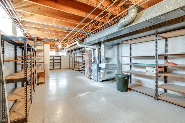 1196 N Skyline Drive, Seven Hills, OH 44131