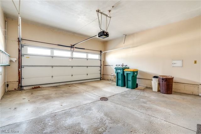 1196 N Skyline Drive, Seven Hills, OH 44131