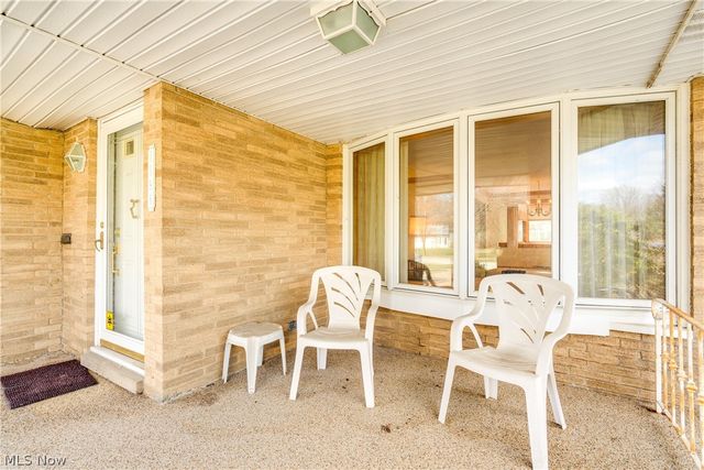 1196 N Skyline Drive, Seven Hills, OH 44131