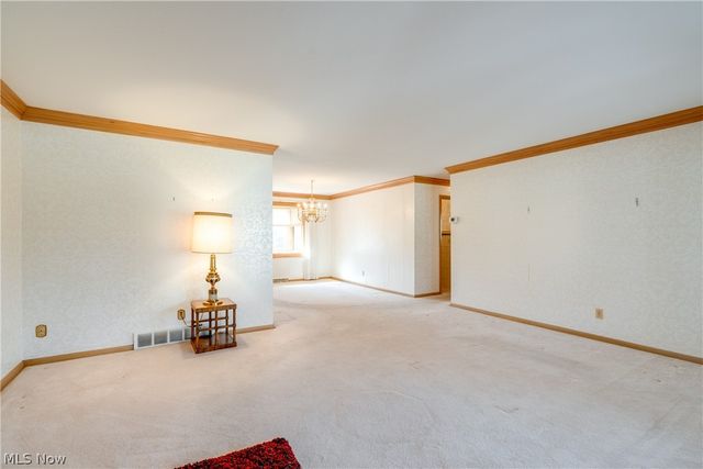 1196 N Skyline Drive, Seven Hills, OH 44131