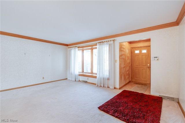 1196 N Skyline Drive, Seven Hills, OH 44131