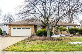 1196 N Skyline Drive, Seven Hills, OH 44131