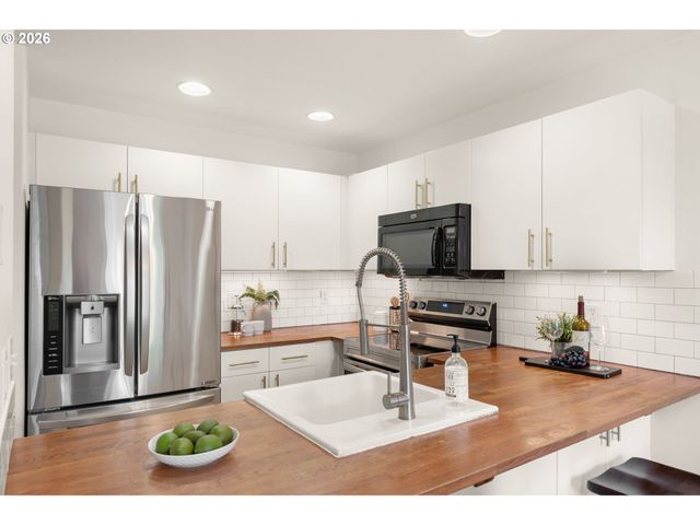 6616 N MONTANA Ave, Portland, OR 97217