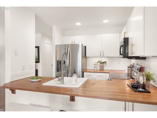 6616 N MONTANA Ave, Portland, OR 97217