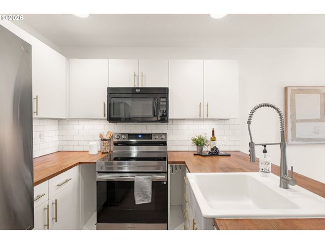 6616 N MONTANA Ave, Portland, OR 97217