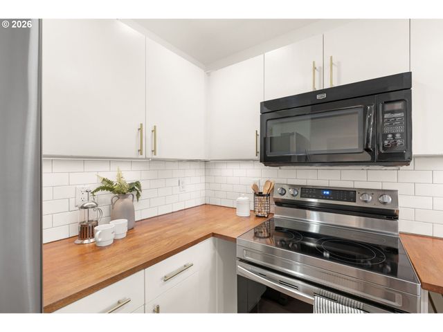 6616 N MONTANA Ave, Portland, OR 97217