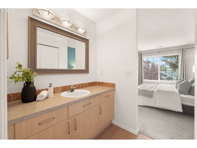 6616 N MONTANA Ave, Portland, OR 97217