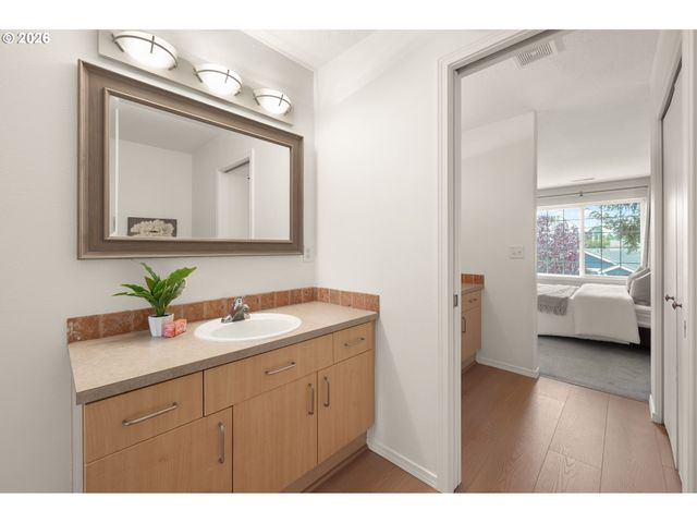 6616 N MONTANA Ave, Portland, OR 97217