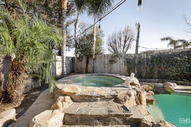 3122 campfire Drive, Bakersfield, CA 93312