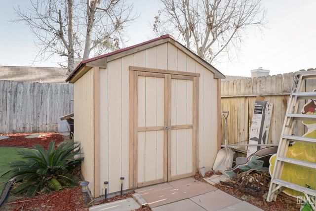 3122 campfire Drive, Bakersfield, CA 93312