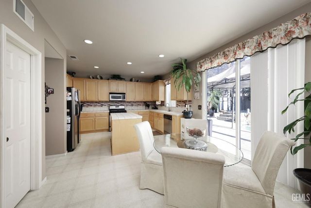 3122 campfire Drive, Bakersfield, CA 93312