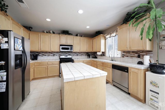 3122 campfire Drive, Bakersfield, CA 93312