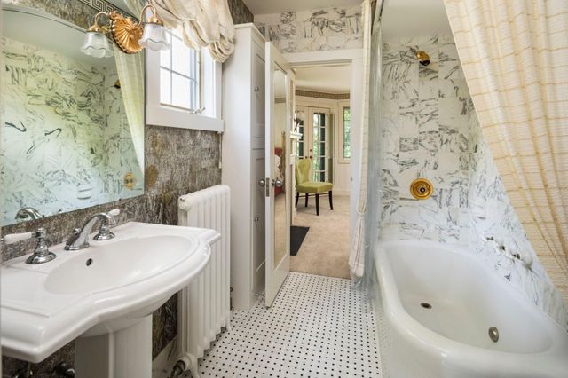 2617 Dean Parkway, Minneapolis, MN 55416