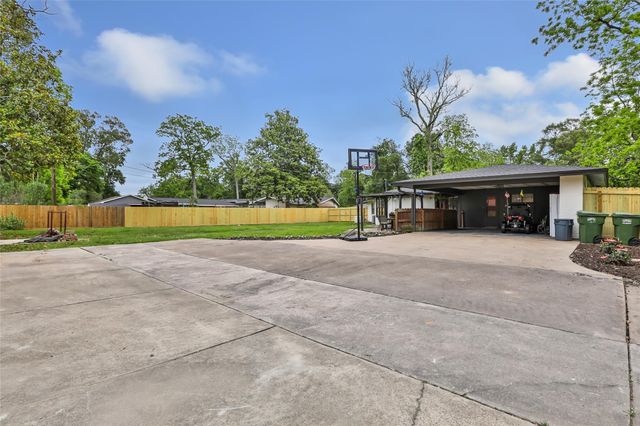 22 Sherwood Street, Dayton, TX 77535