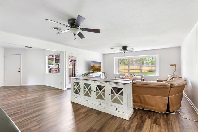 22 Sherwood Street, Dayton, TX 77535