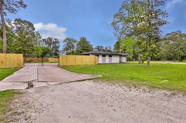 22 Sherwood Street, Dayton, TX 77535