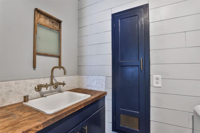 22 Sherwood Street, Dayton, TX 77535