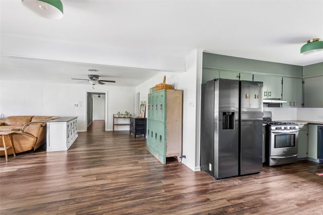 22 Sherwood Street, Dayton, TX 77535