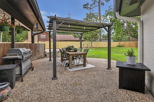 22 Sherwood Street, Dayton, TX 77535