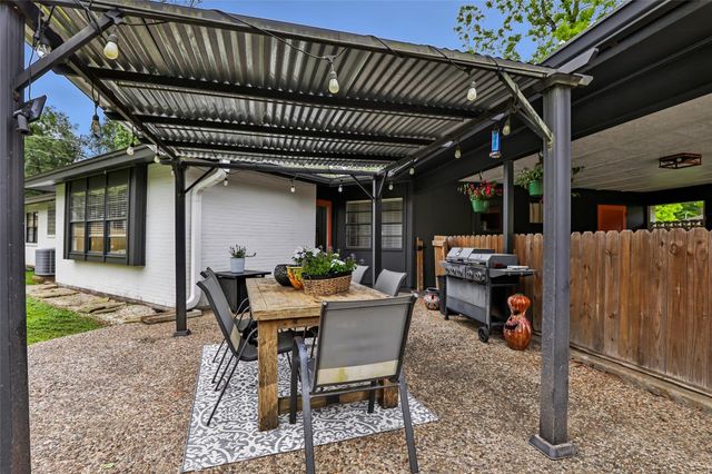 22 Sherwood Street, Dayton, TX 77535