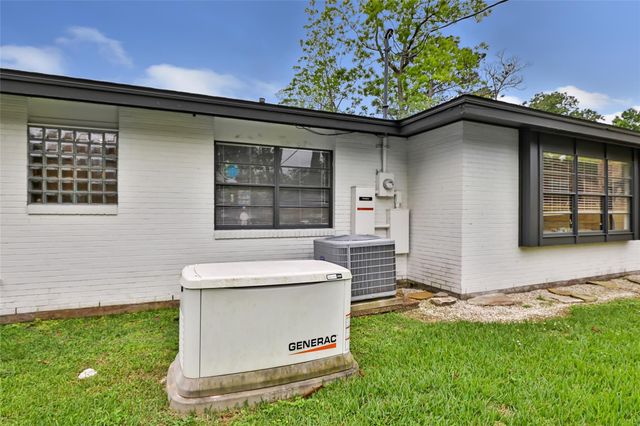 22 Sherwood Street, Dayton, TX 77535