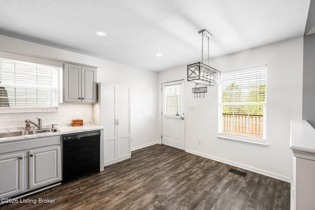 112 Red Oak Dr, Shepherdsville, KY 40165