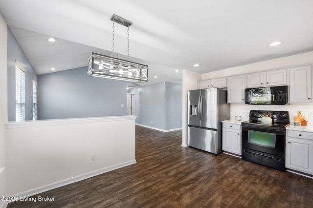 112 Red Oak Dr, Shepherdsville, KY 40165