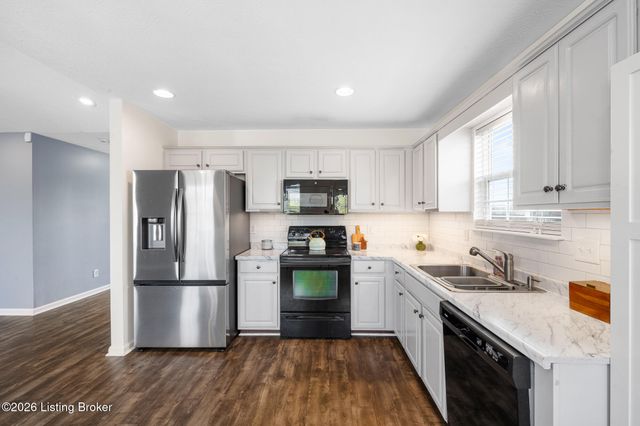 112 Red Oak Dr, Shepherdsville, KY 40165