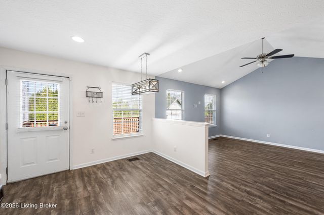 112 Red Oak Dr, Shepherdsville, KY 40165