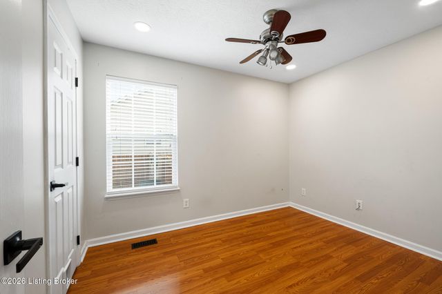 112 Red Oak Dr, Shepherdsville, KY 40165