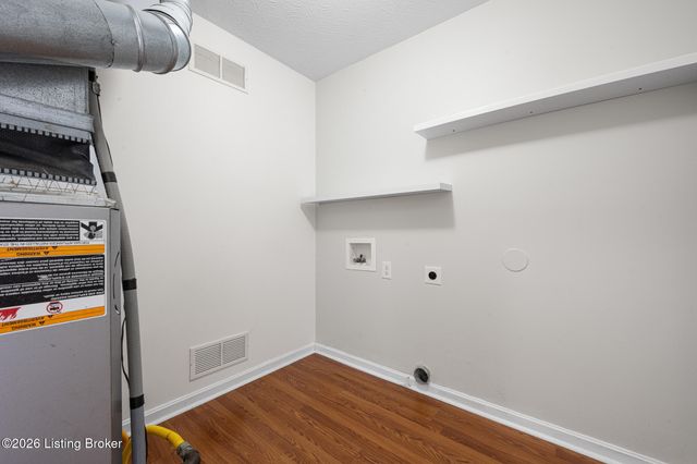 112 Red Oak Dr, Shepherdsville, KY 40165